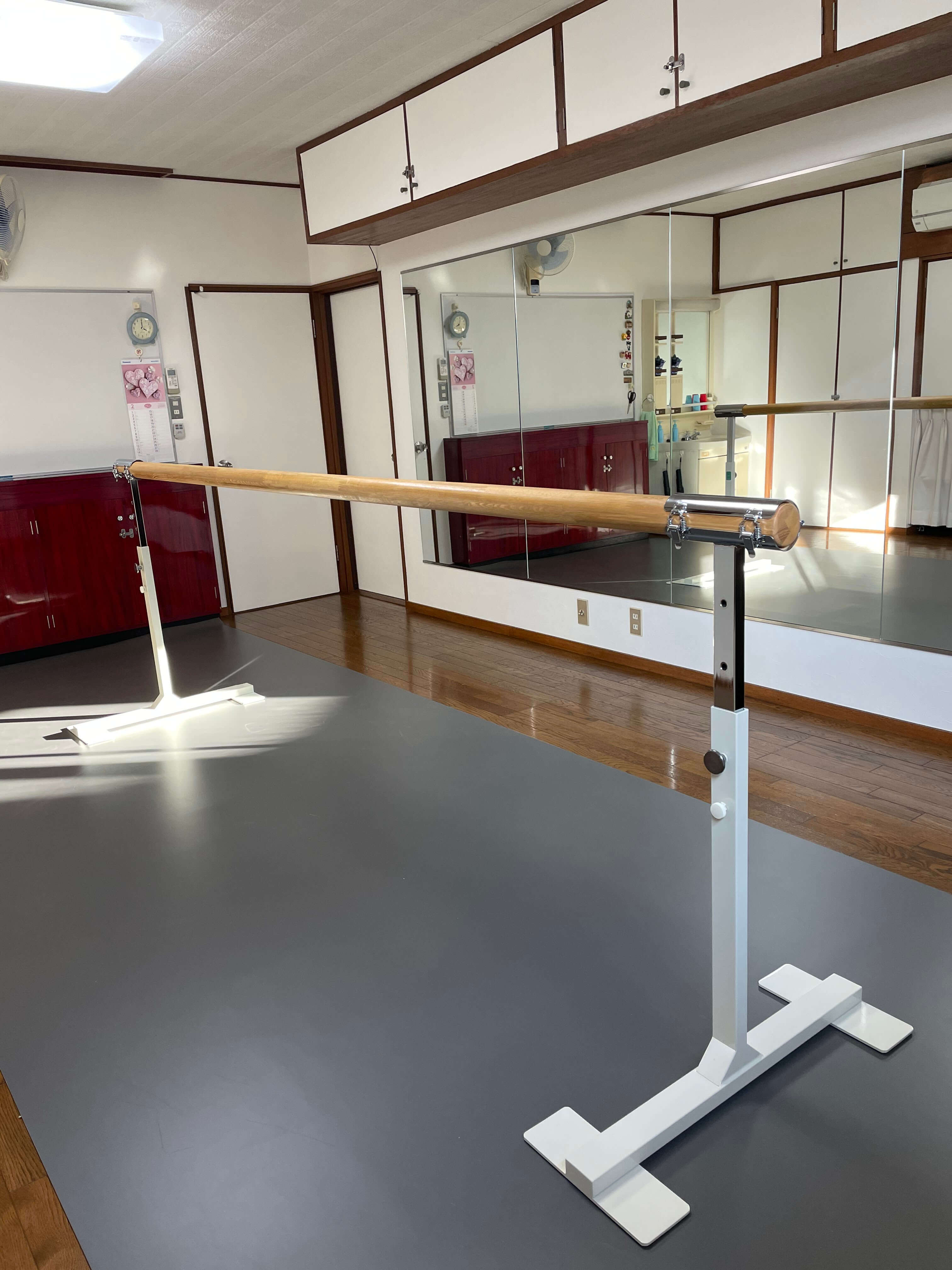 バー、リノリウムシート