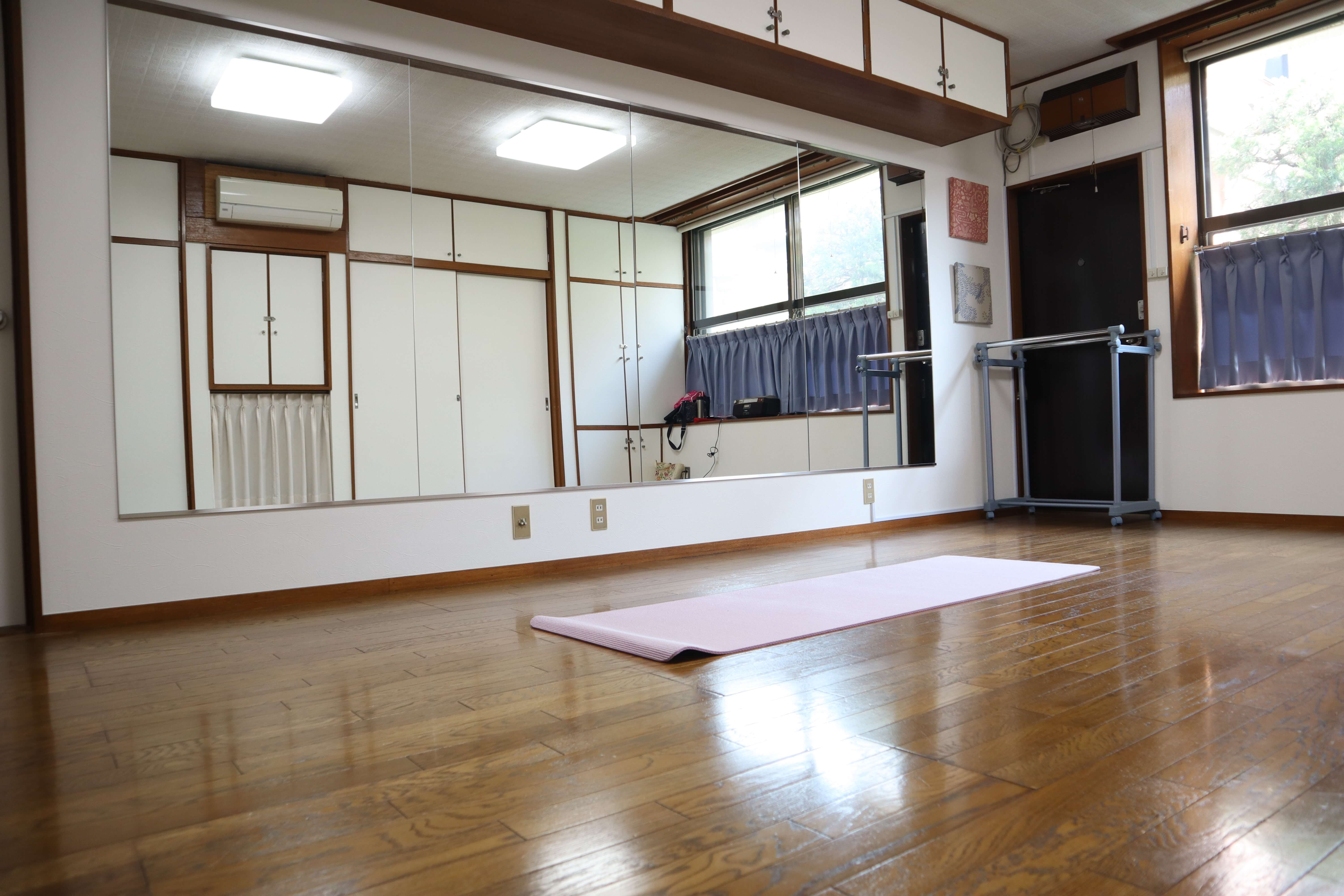 スタジオ写真（ヨガ、太極拳など）